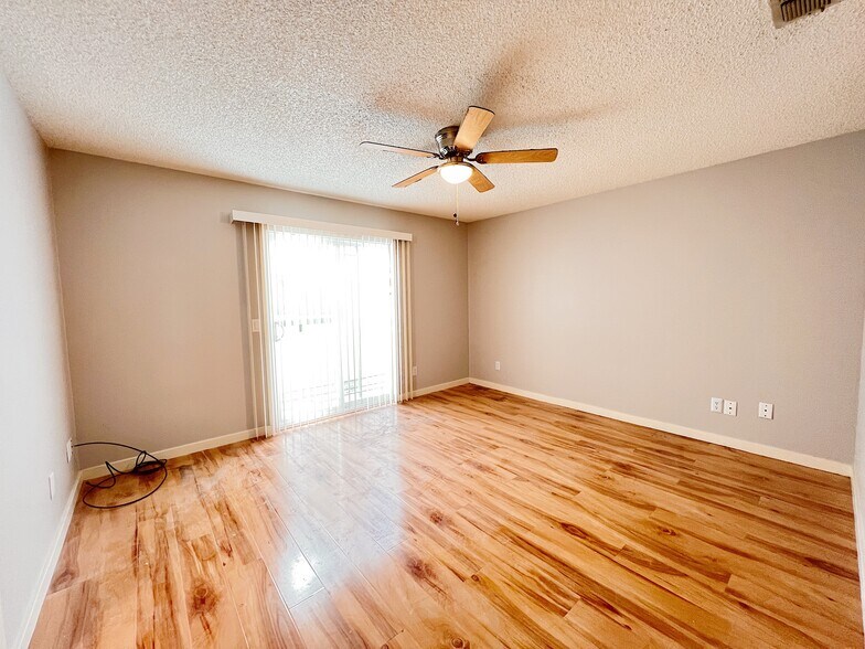 More Photos Of 301 Rivergate Way, Sacramento Multifamily For Sale