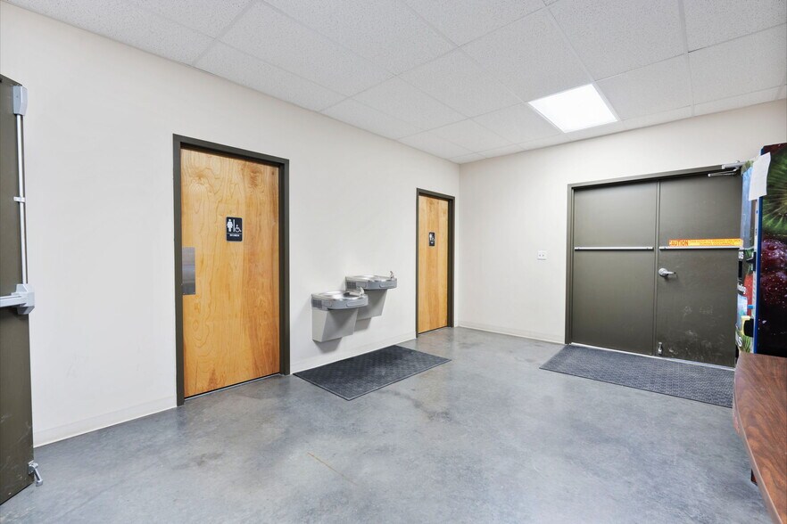 More Photos Of 6735 Whitten Pl, Memphis Service For Sale