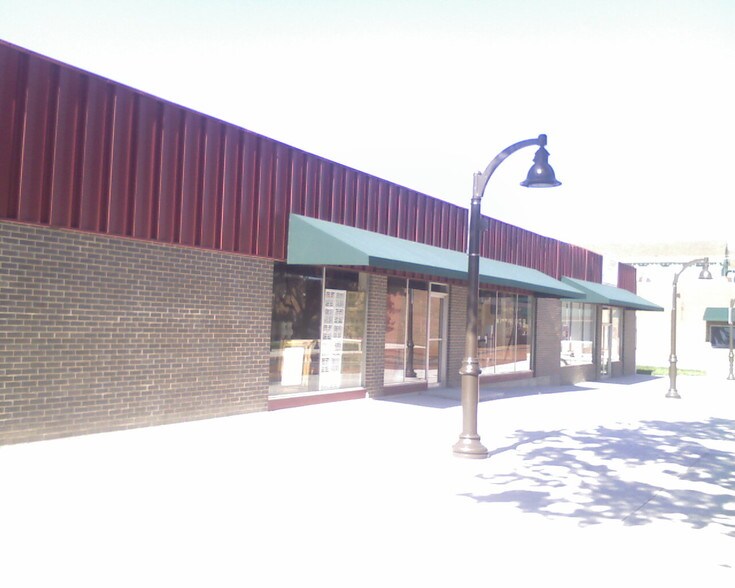Primary Photo Of 409-413 Commercial St, Atchison General Retail For Lease