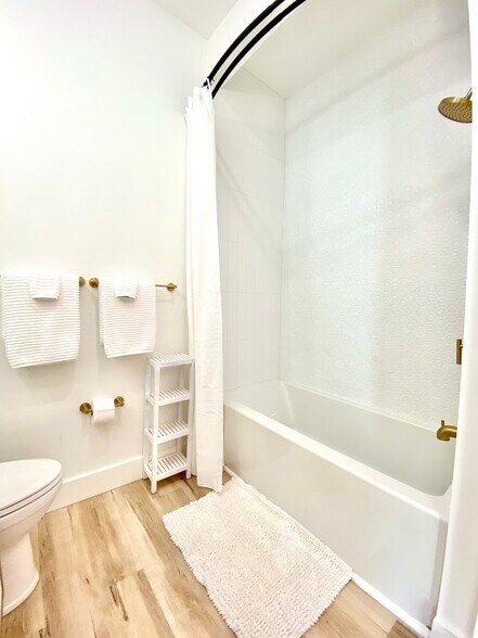 More Photos Of 13662 Red Arrow Hwy, Harbert Hotel For Sale