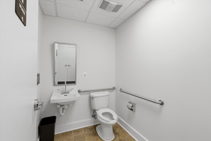 More Photos Of 528 E Lancaster Ave, Wayne Office For Lease