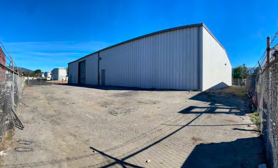 More Photos Of 8264 Fremontia Ave, Fontana Warehouse For Lease