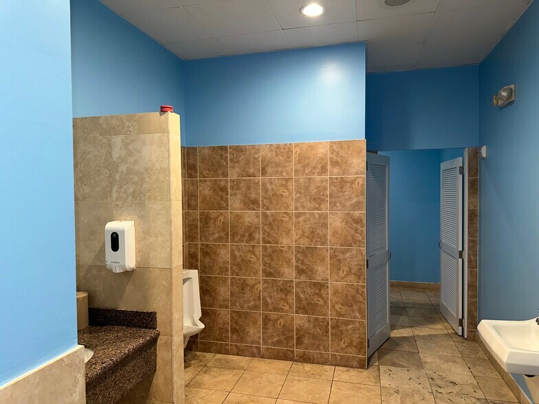 More Photos Of 6401-6445 Raleigh St, Orlando Freestanding For Lease
