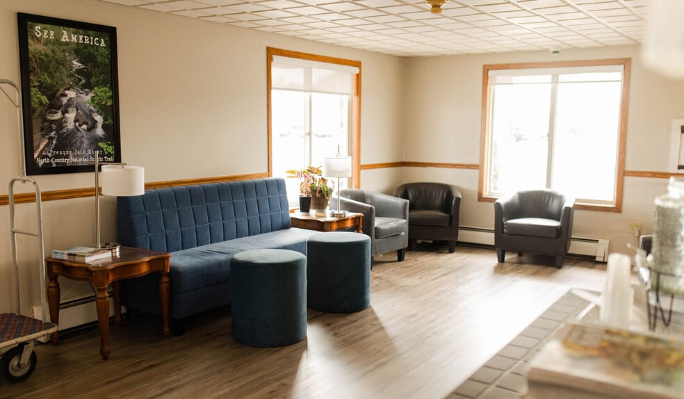 More Photos Of 921 N Lincoln Rd, Escanaba Hotel For Sale