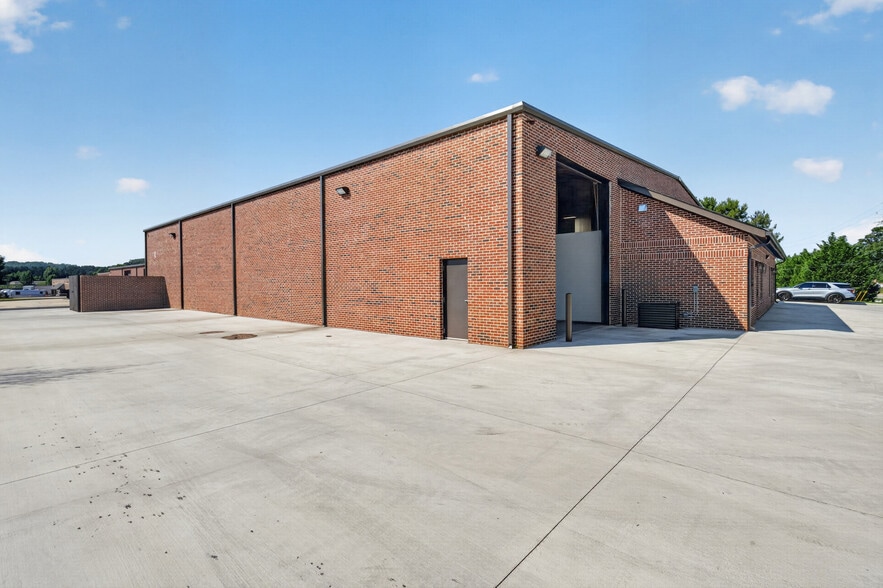 More Photos Of 3606 Explorer Trl, Oakwood Warehouse For Lease