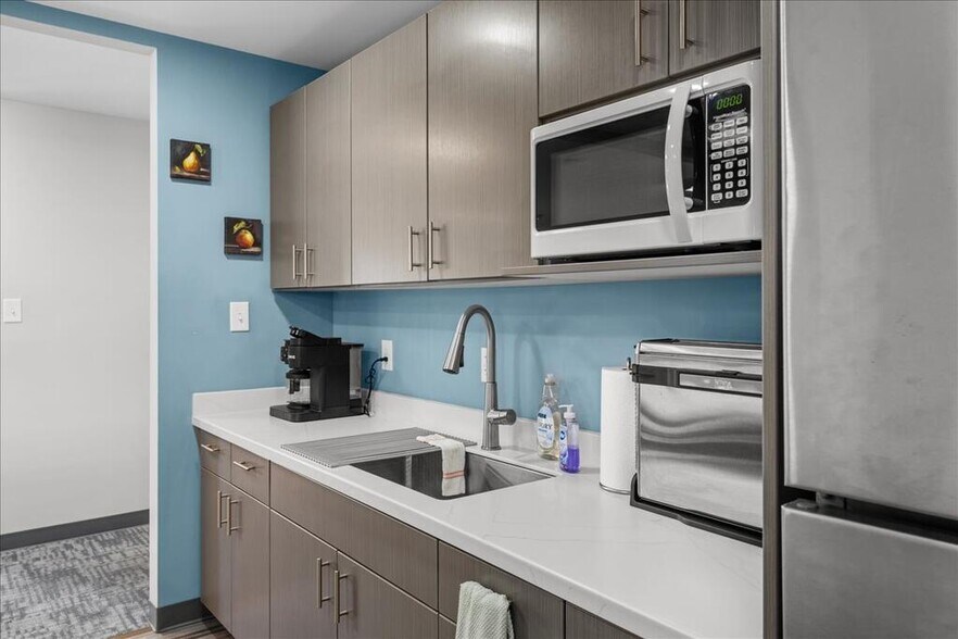 More Photos Of 57 Mountain Rd, Halifax Office For Sale