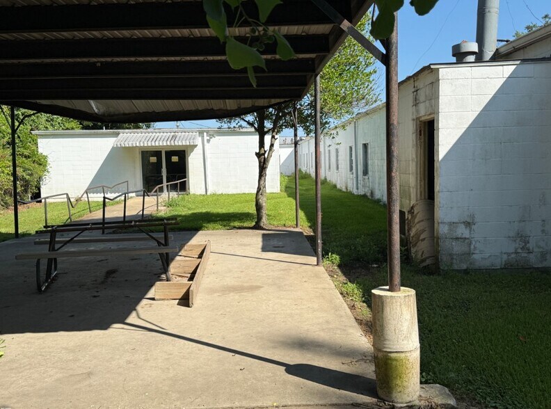 More Photos Of 201 Lee St, Tallulah Apartments For Sale