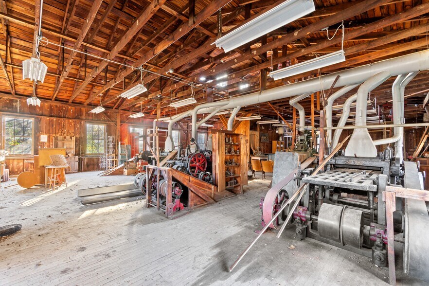 More Photos Of 75 Center St, Eureka Springs General Retail For Sale