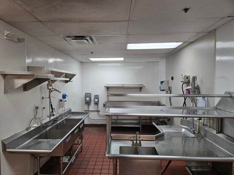 More Photos Of 4 E University Dr, Tempe Restaurant For Lease