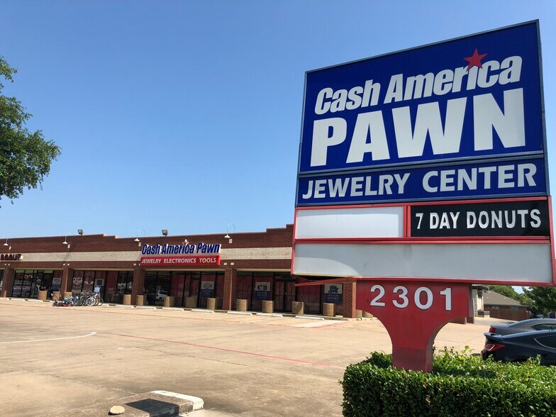 More Photos Of 2301 Central Dr, Bedford Unknown For Lease