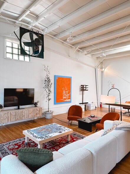 More Photos Of 1520 Center St, Houston Warehouse For Lease