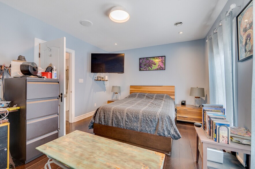 More Photos Of 201 Queen St S, Mississauga Storefront Retail Office For Sale