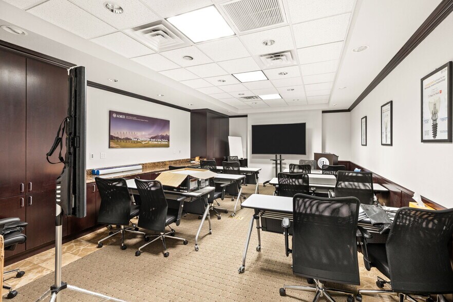 More Photos Of 7830 W Sahara Ave, Las Vegas Office For Sale