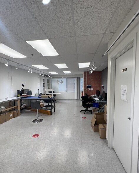 More Photos Of 10985 38th St NE, Calgary Warehouse For Sale