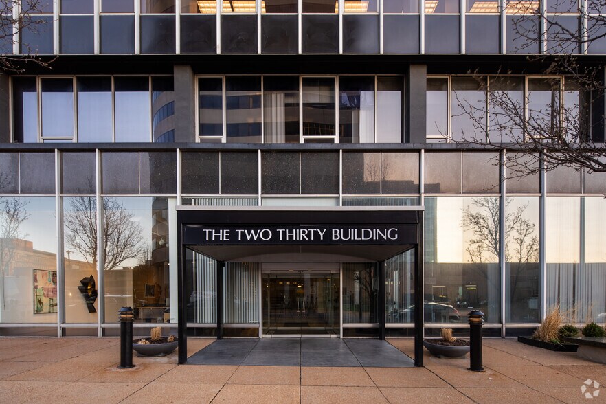 More Photos Of 230 S Bemiston Ave, Clayton Office For Lease