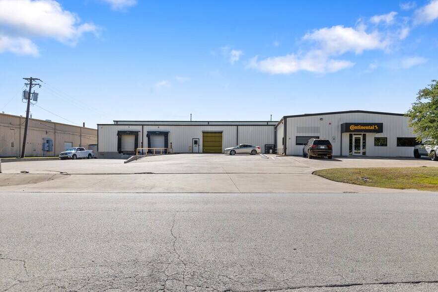 More Photos Of 1120 Commercial Blvd N, Arlington Warehouse For Sale