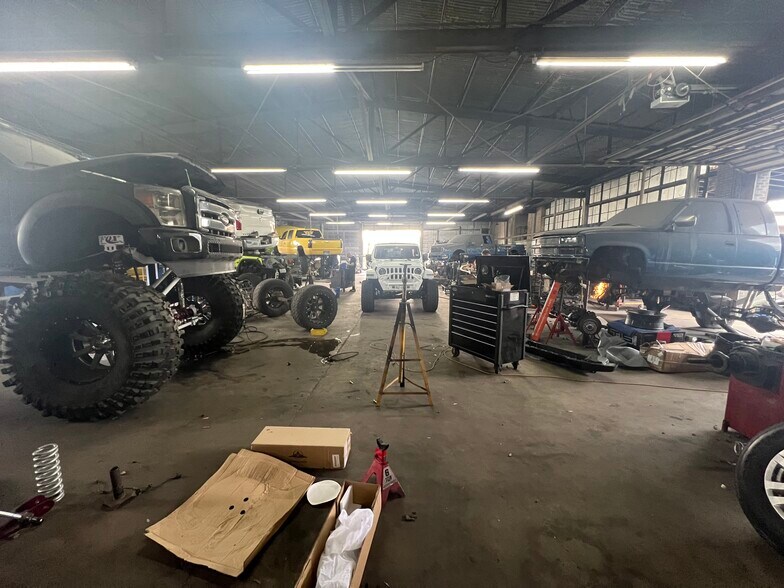 More Photos Of 622 W Texas Ave, Baytown Storefront Retail Office For Lease