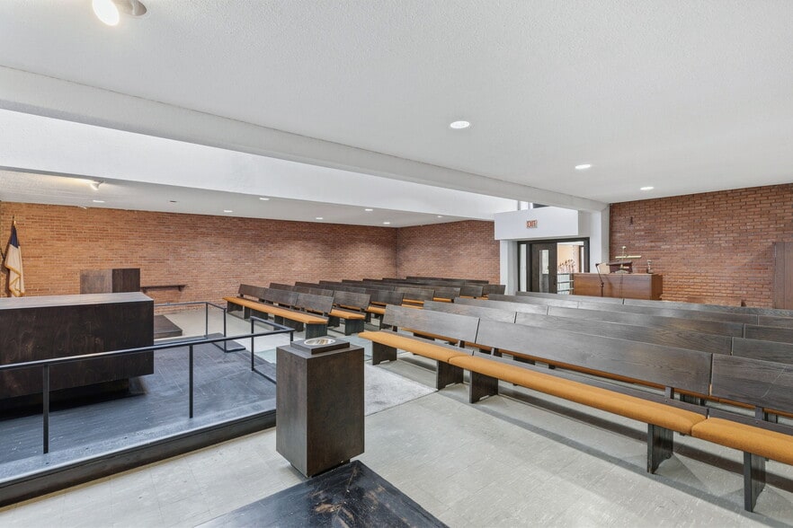 More Photos Of 8450 N Shermer Rd, Niles Religious Facility For Sale