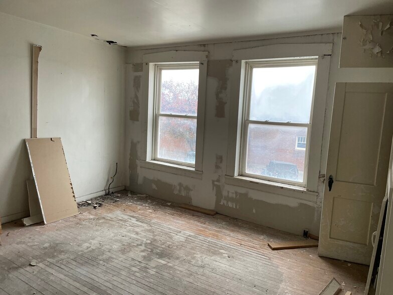 More Photos Of 525 E Morgan St, Boonville General Retail For Sale