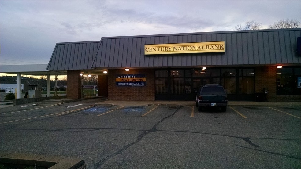 More Photos Of 300-499 Downtowner Plz, Coshocton General Retail For Sale