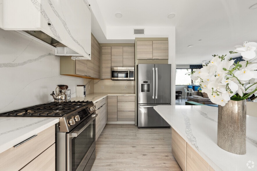 More Photos Of 137 N Doheny Dr, West Hollywood Apartments For Sale