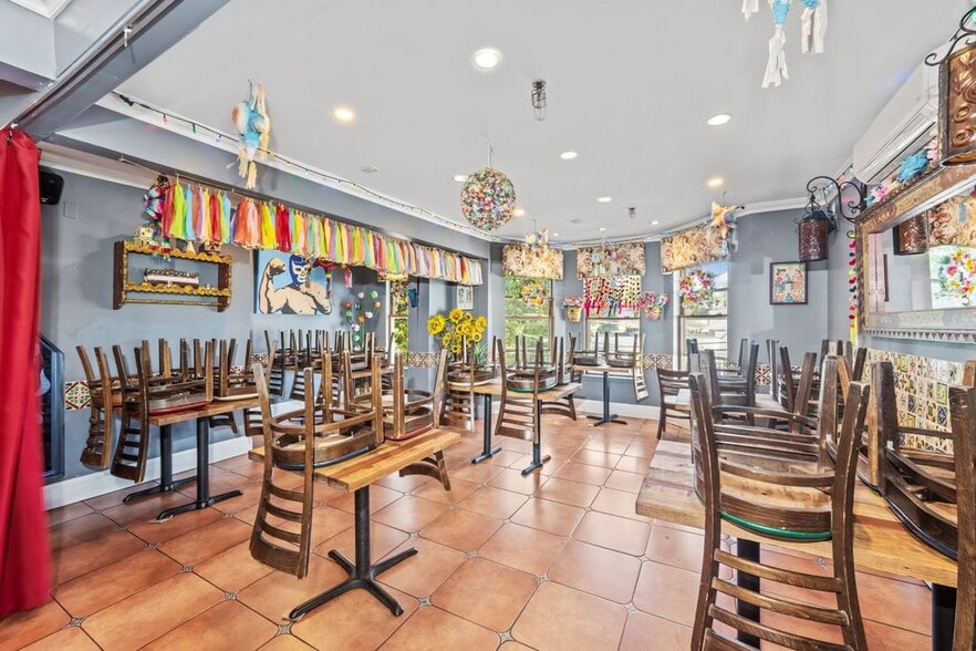 More Photos Of 585 Forest Ave, Staten Island Restaurant For Sale