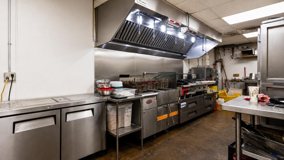 More Photos Of 409 Washington Ave, West Plains Flex For Sale