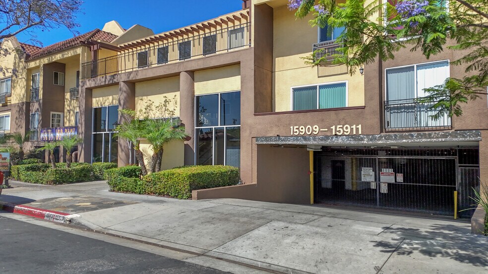 More Photos Of 15909 Vermont Ave, Paramount Apartments For Sale