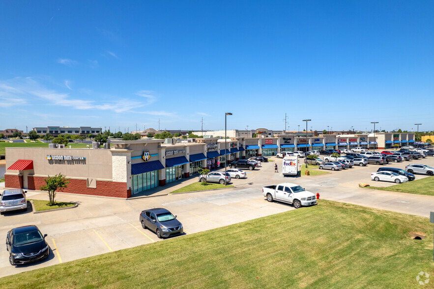 More Photos Of 2713-2745 S I-35 Service Rd, Moore Restaurant For Lease