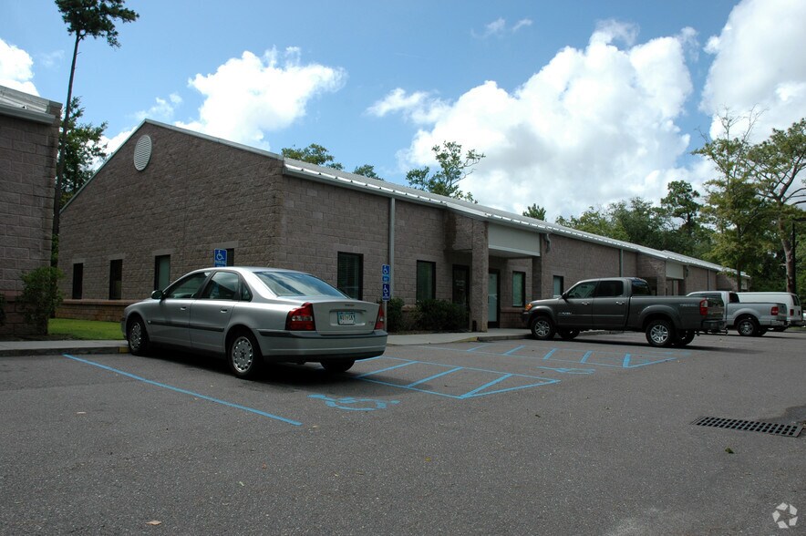 More Photos Of 612 Johnnie Dodds Blvd, Mount Pleasant Light Distribution For Lease