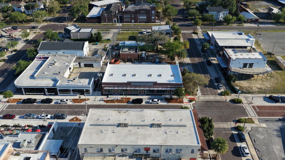More Photos Of 201 Oak Ave, Sanford Storefront Retail Office For Lease