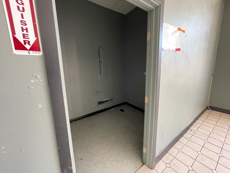 More Photos Of 109 S State St, San Jacinto Unknown For Lease