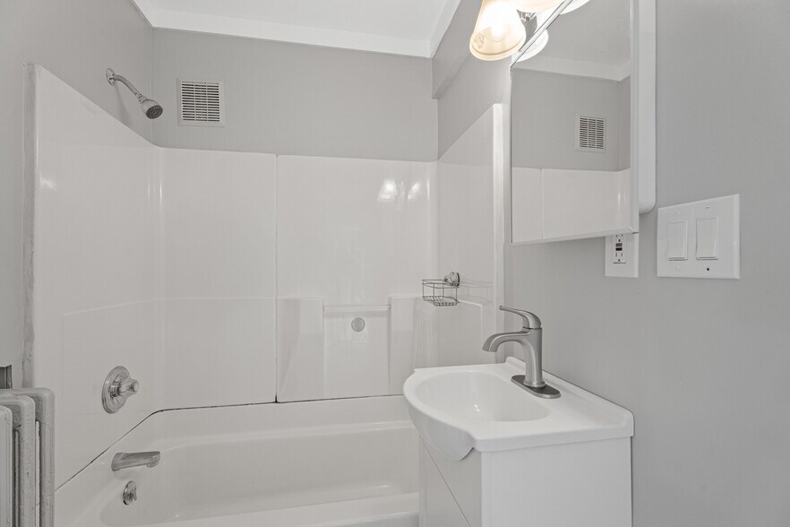 More Photos Of 444-445 West St, Bristol Multifamily For Sale