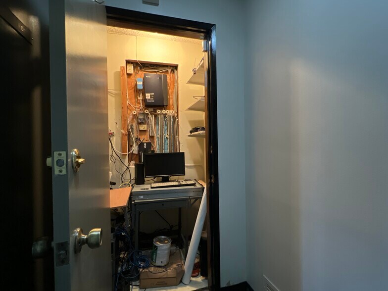 More Photos Of 1913 E 17th St, Santa Ana Office For Sale