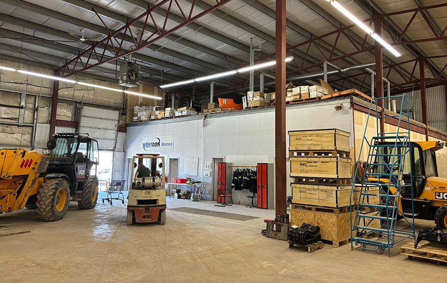 More Photos Of 370 Keewatin St, Winnipeg Warehouse For Lease