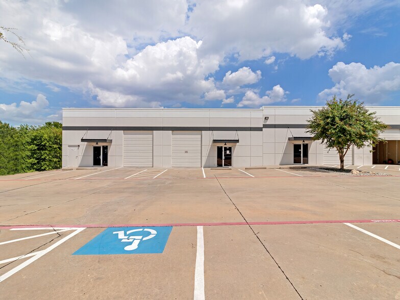 More Photos Of 405 Powerhouse St, McKinney Warehouse For Lease