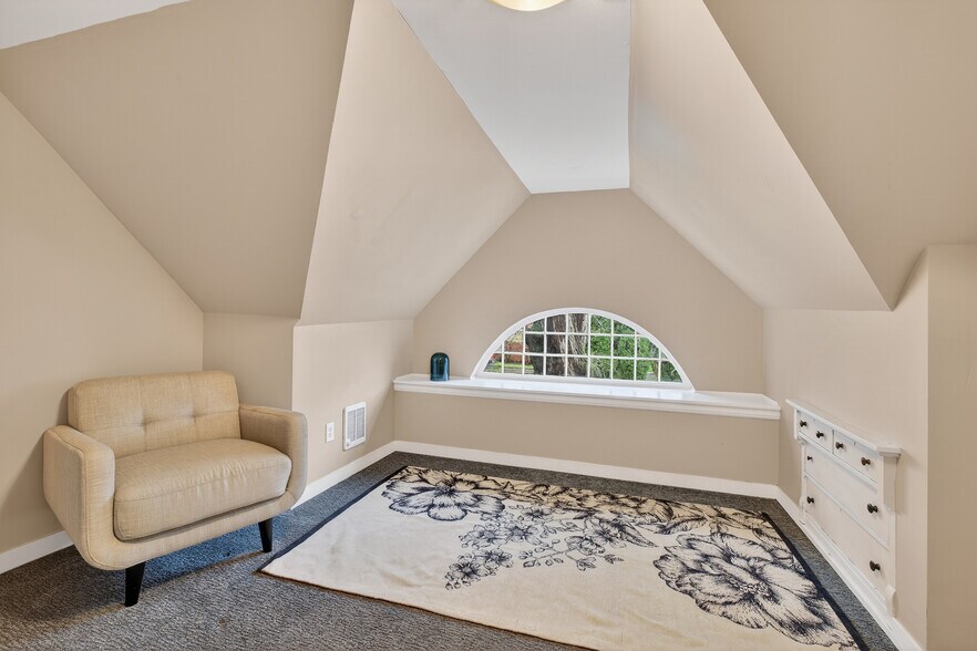 More Photos Of 1310 Ellsworth St, Bellingham Multifamily For Sale