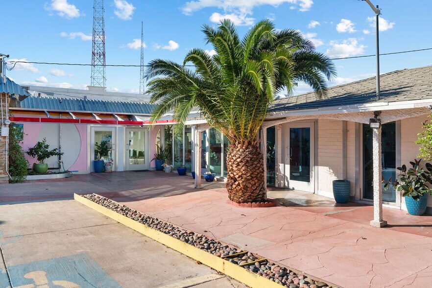 More Photos Of 3722 E Thomas Rd, Phoenix Freestanding For Lease