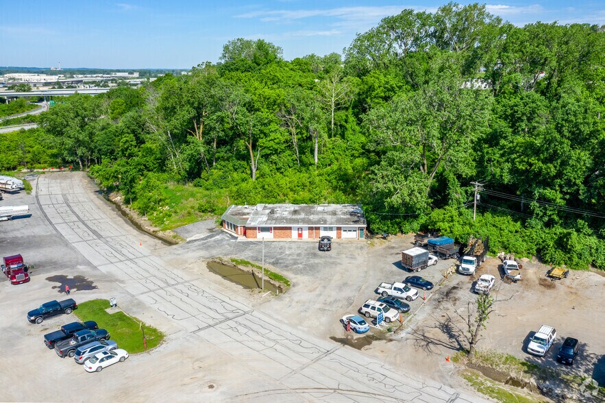 More Photos Of 3400 NW Vivion Rd, Riverside Office Residential For Lease