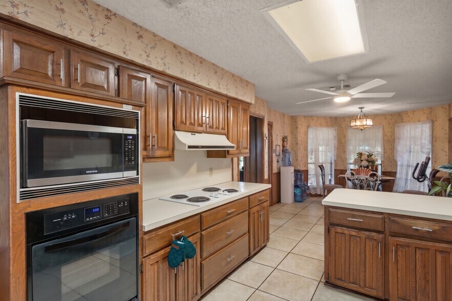 More Photos Of 5792 FM 6, Josephine Showroom For Sale