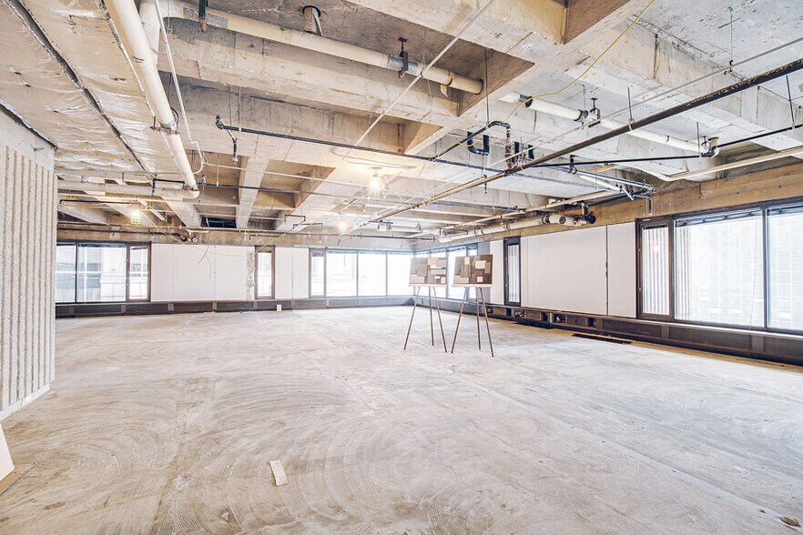 More Photos Of 55 W Wacker Dr, Chicago Office For Sale