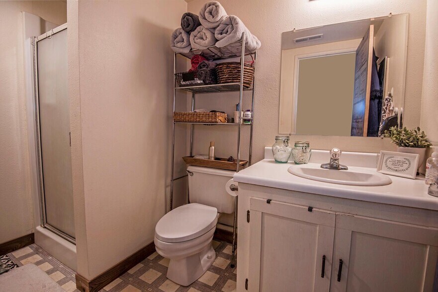 More Photos Of 592 N Sisters Park Ct, Sisters Flex For Sale