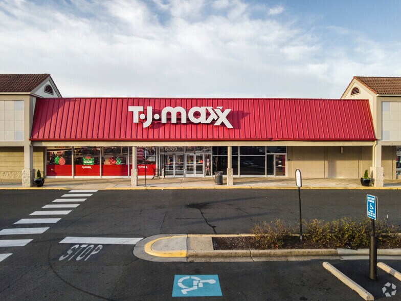 More Photos Of 8365-8397 Leesburg Pike, Vienna Unknown For Lease