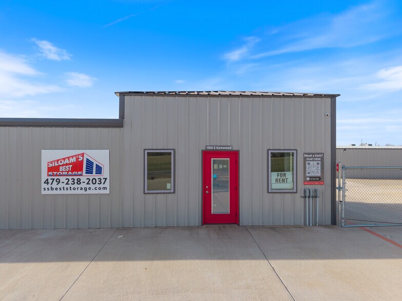 More Photos Of 1110 E Kenwood St, Siloam Springs Self Storage For Lease