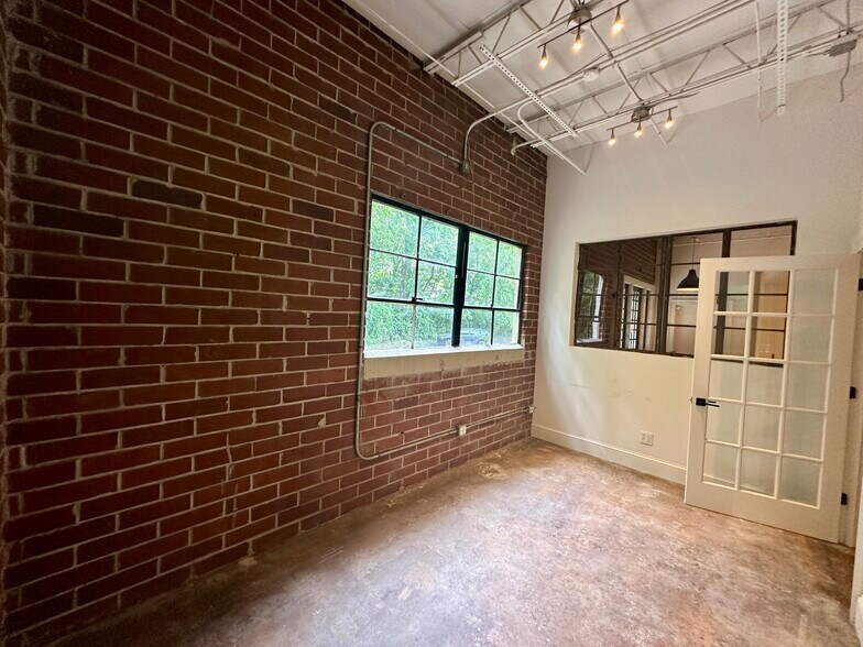 More Photos Of 1095 Zonolite Rd NE, Atlanta Loft Creative Space For Lease