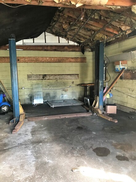 More Photos Of 157 Smith St, Newark Storefront Retail Office For Sale