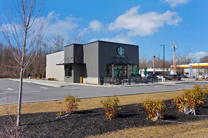 More Photos Of 108 Northside Dr, Bennington Freestanding For Sale