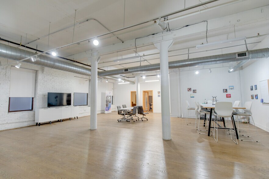 More Photos Of 11 E Hubbard St, Chicago Office For Lease