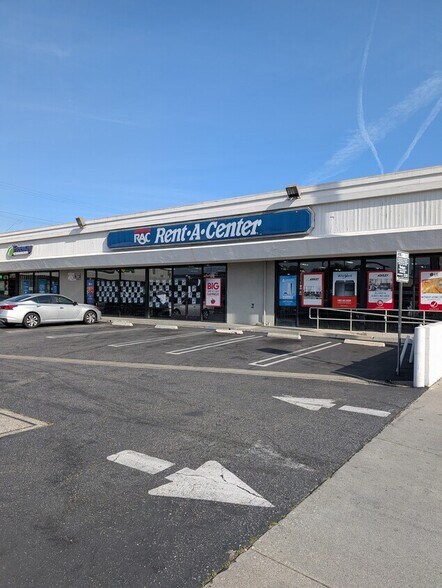More Photos Of 111 W Pacific Coast Hwy, Wilmington Freestanding For Lease