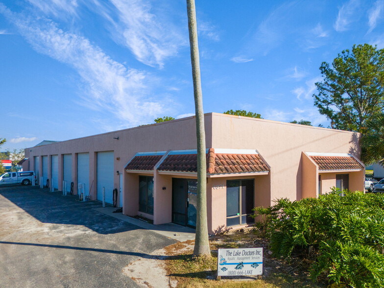 Primary Photo Of 6371 Danner Dr, Sarasota Warehouse For Lease